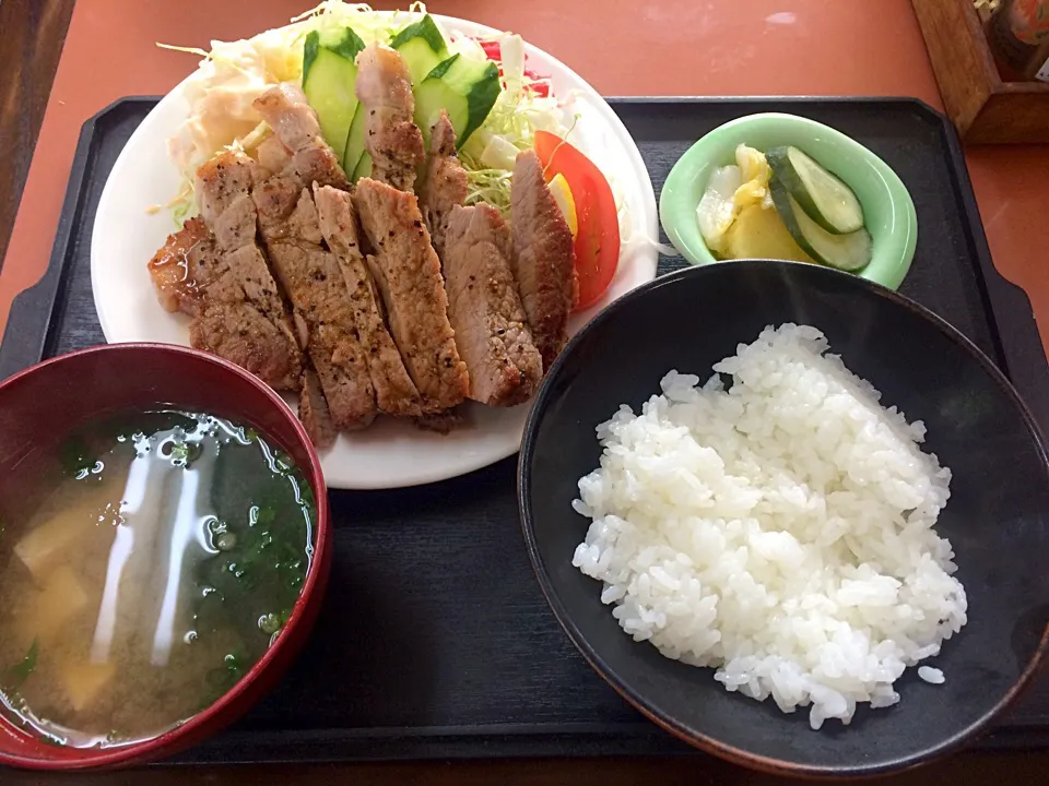 焼肉定食@白鳥食堂|こいちゃんの夫さん