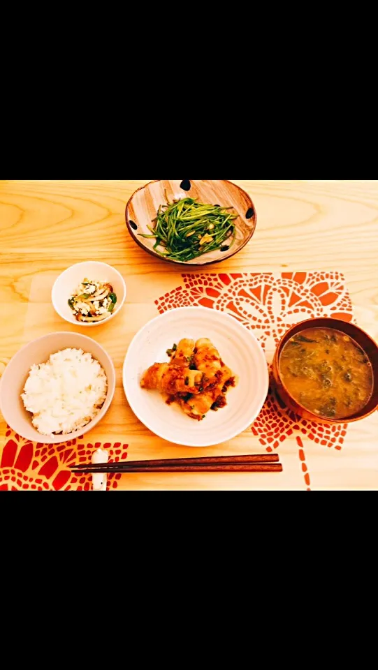 Snapdishの料理写真:エリンギの豚肉巻き  水蓮菜炒め  ほうれん草としめじの白和え  アオサのお味噌汁|tomotaさん