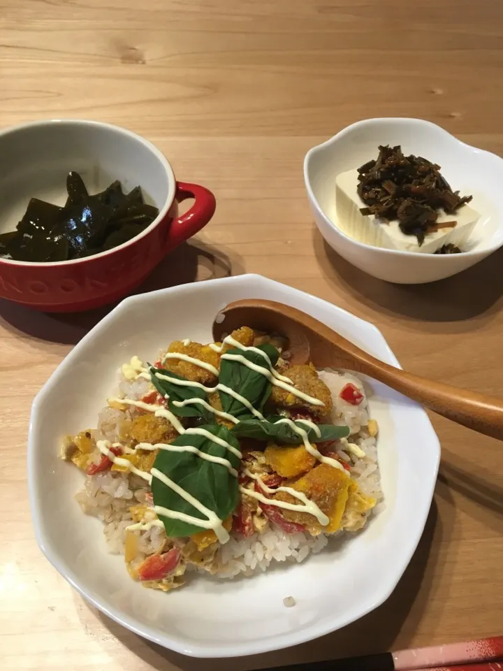 パプリカ・しいたけのからしマスタード和えご飯（すりごままぶしのかぼちゃ乗せ）|アップルさん