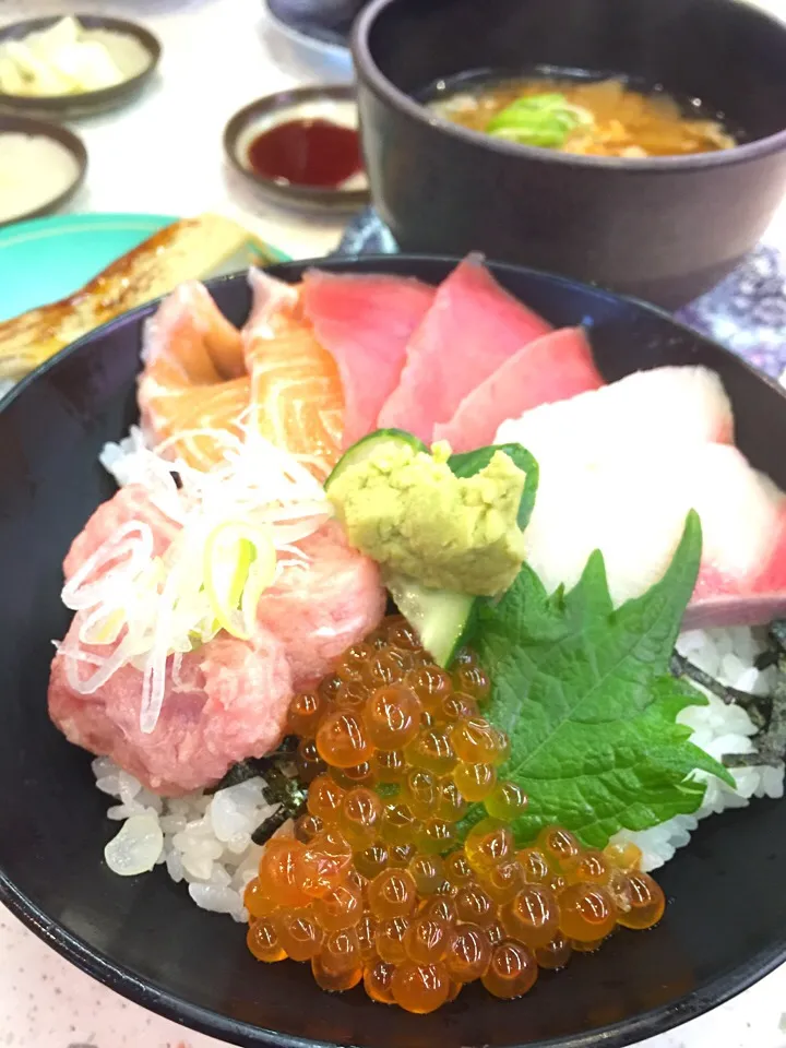 ねぎとろ&いくら丼|ま〜てぃんさん