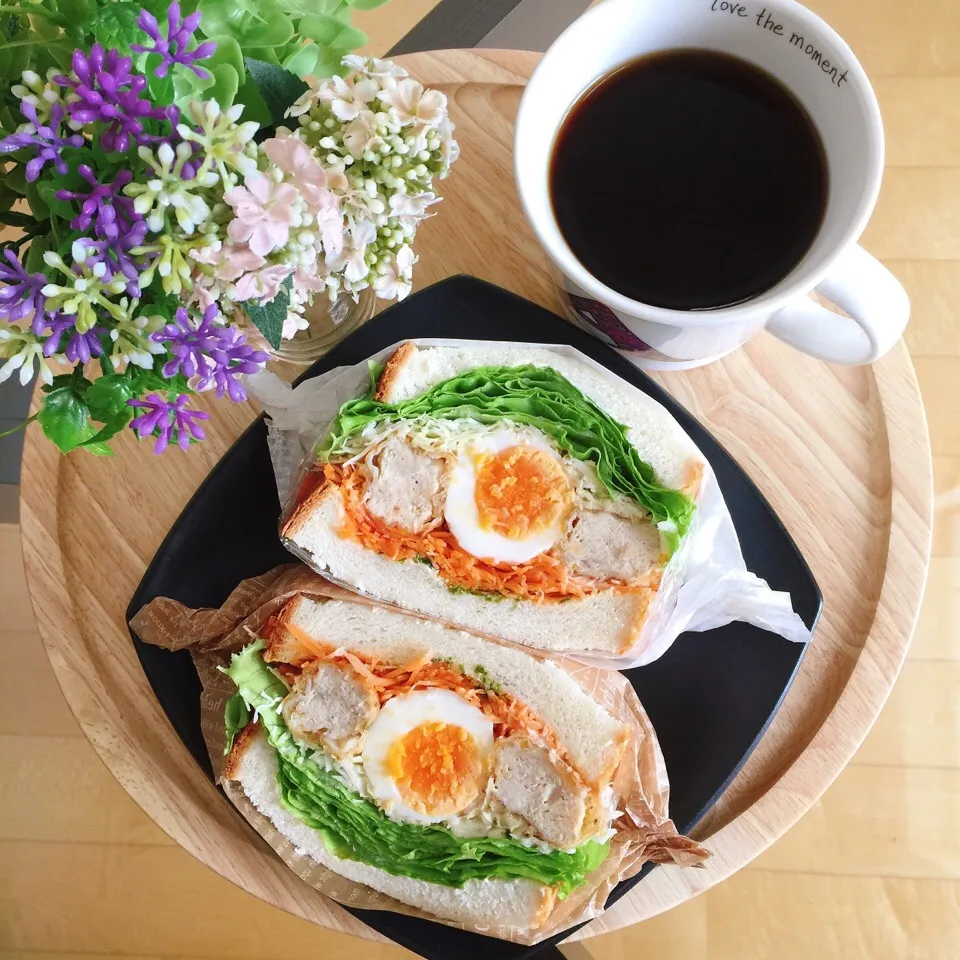 Snapdishの料理写真:11/27❤︎柚子こしょうから揚げ&半熟たまご、お野菜たっぷりamoサンド❤︎|Makinsさん