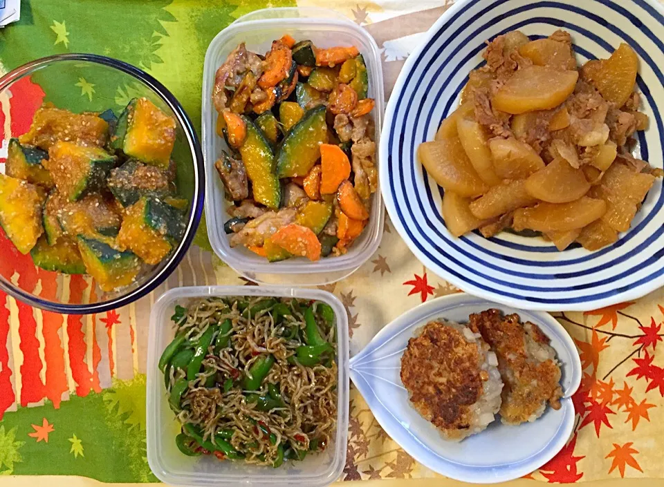 作り置き。大根と豚ばら肉の煮物、蓮根納豆もち、かぼちゃの胡麻味噌和え、ピーマンとじゃこのピリ辛炒め|めしさん