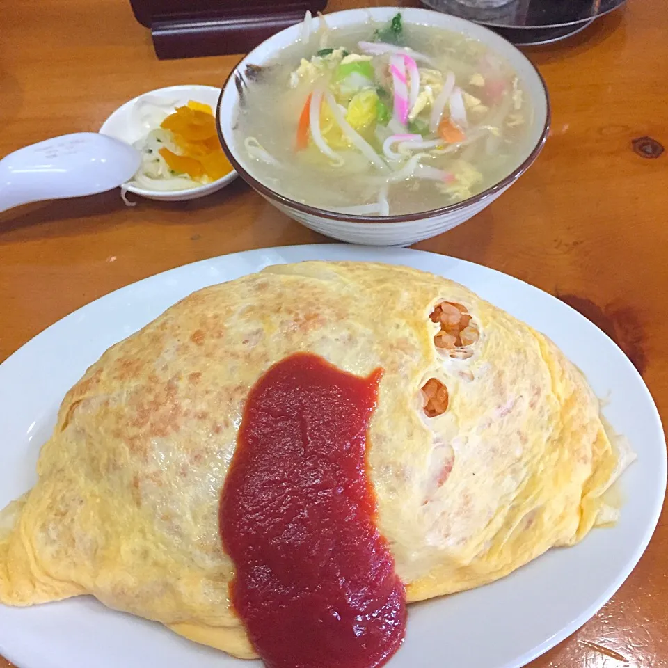 オムライス大盛と半野菜スープ|流線形さん