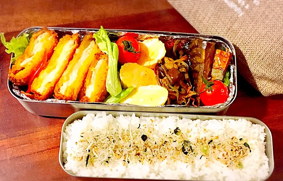 息子のお弁当
ササミチーズカツ
だし巻き玉子
ゼンマイ煮
鯖の味噌煮
プチトマト
ご飯|nachiさん