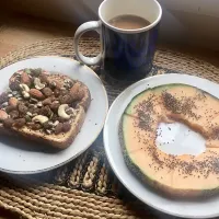 Peanut butter Trail mix toast with rock melon!|betanyaさん