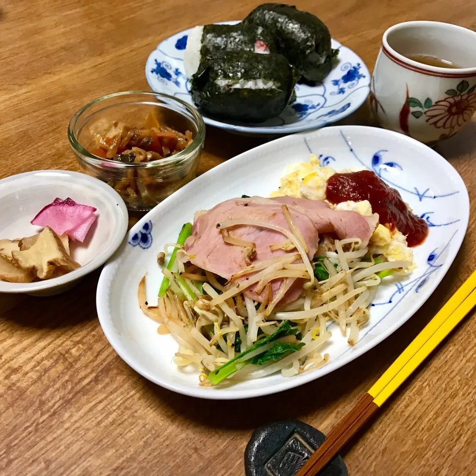 俵型おにぎり…上手く握れない😣
それはさておき…いってらっしゃい😊|こぶたちゃんさん