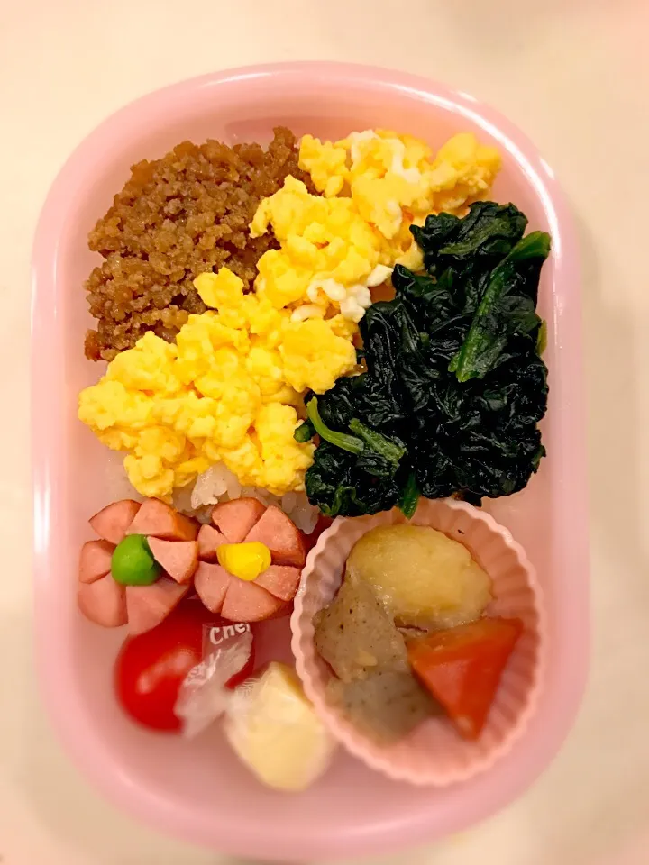 三色丼のお弁当🎵|Michiko Okamotoさん