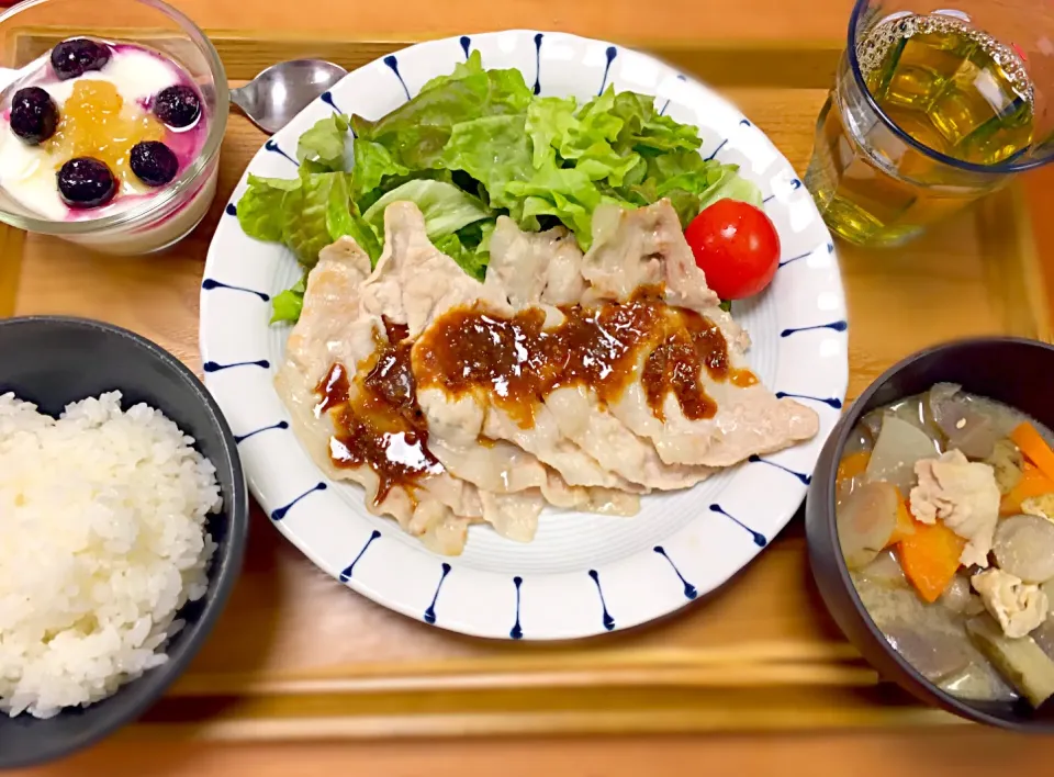 Snapdishの料理写真:今日は寒いから豚汁と生姜焼きにしよ♬|☆*yuko's kitchen*☆さん