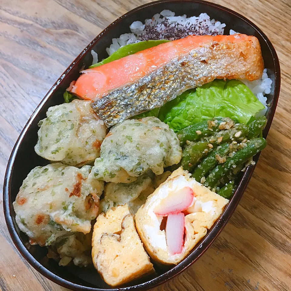 今日のお弁当
・塩シャケ
・揚げシュウマイ
・カニカマ入りのだし巻き
・インゲンの胡麻和え|akiさん