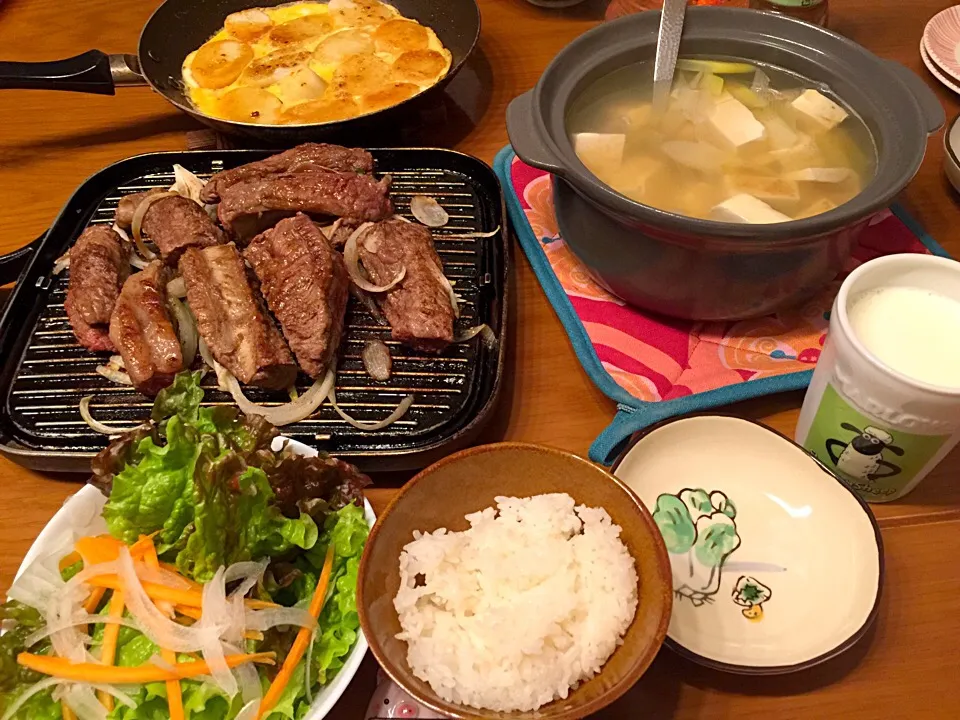 鍋のままお夜ご飯🍴|Salarinさん