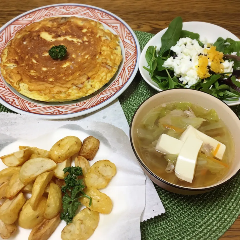 オープンオムレツ・ベビーリーフのサラダ・白だしあっさり肉吸い・フライドポテト|美也子さん