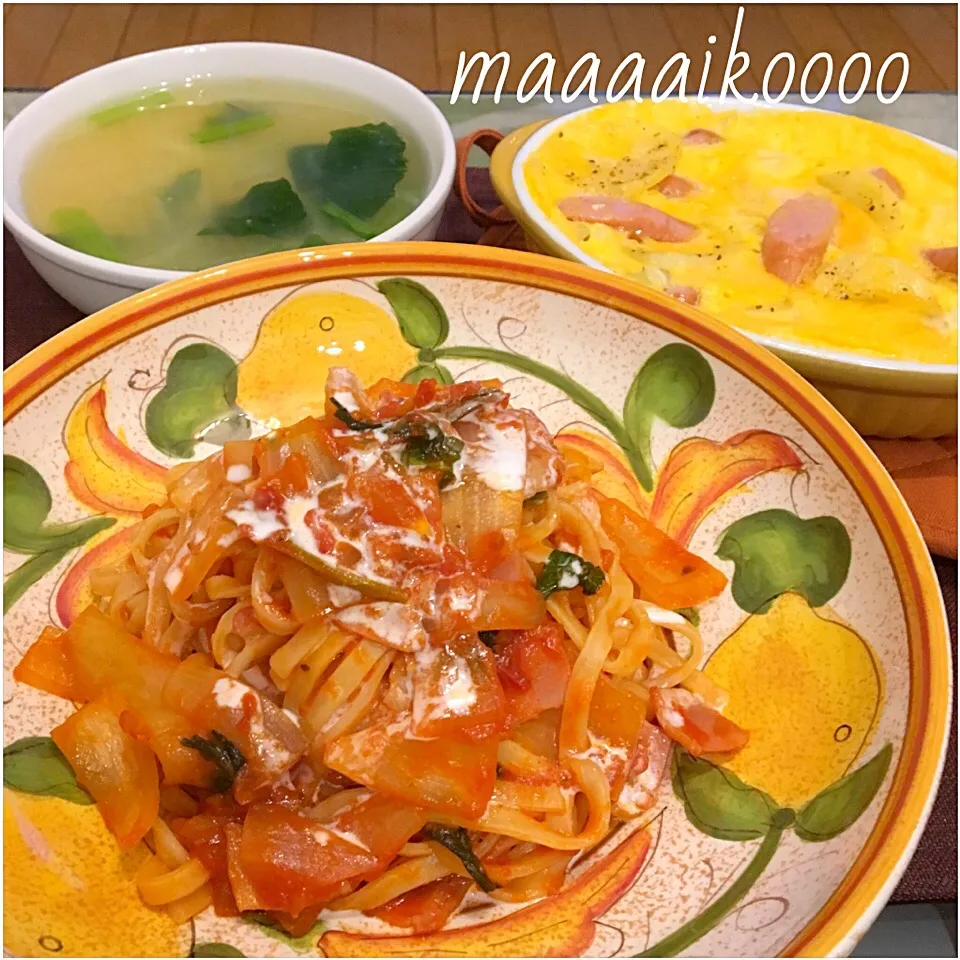 Snapdishの料理写真:リングイネのトマトクリームソース🍝ウインナーポテトのオープンオムレツ🍳ゆで汁で野菜スープ|マイコさん