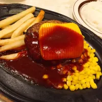 おーちの近くの洋食屋さん❤️️ チーズハンバーグ🧀🍴|よこさん