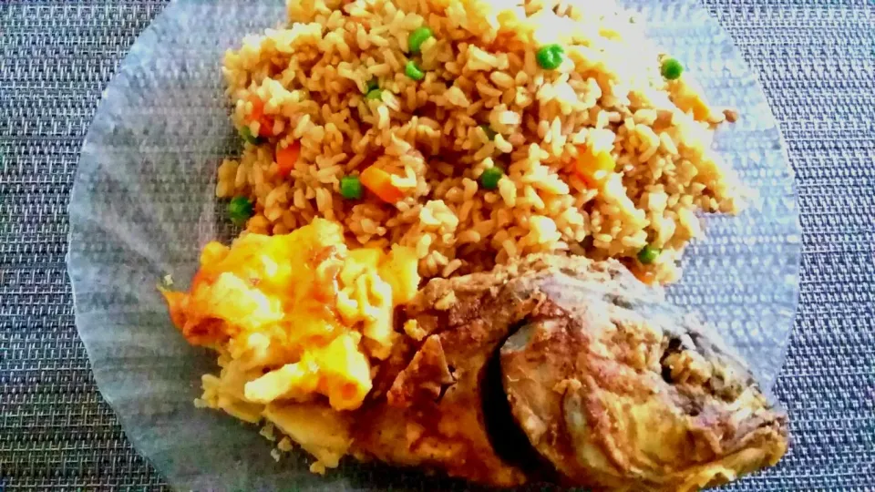 Whole Wheat Turkey Fried Rice Fried Jack Fish and Baked Mac n Cheese.|Juan Simmsさん