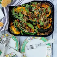 Roasted #chickpeas and kabocha squash, with stirfried mince, steamed #kale and quinoa topped with roasted #pumpkin seeds and #greenfood savoury drizzle. 
Wishin|KitchenTakeoversさん