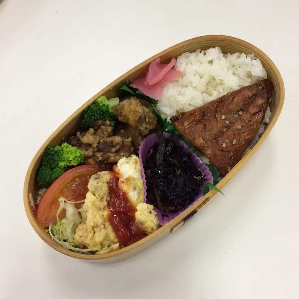 弁当（唐揚げ、鯖味醂干し、オムレツ、ひじき、サラダ）|SasaMasa213さん