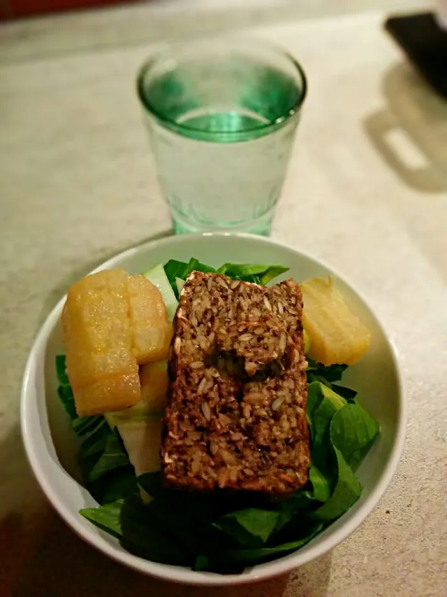 Lehká večeře, zelí pak choi, olomoucké syrečky a celozrnný chléb :-) #PakChoi #CzechCheese #WholegrainBread|LucieFoodさん