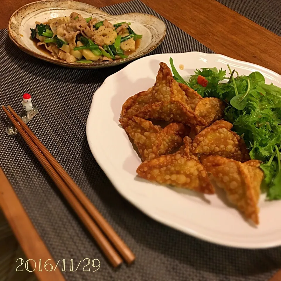 Snapdishの料理写真:揚げ餃子／サモサ
豚こまとちくわぶ、小松菜の中華炒め|𓇼 Ⓢ Ⓗ Ⓘ Ⓝ Ⓞ Ⓑ Ⓤ 𓇼さん