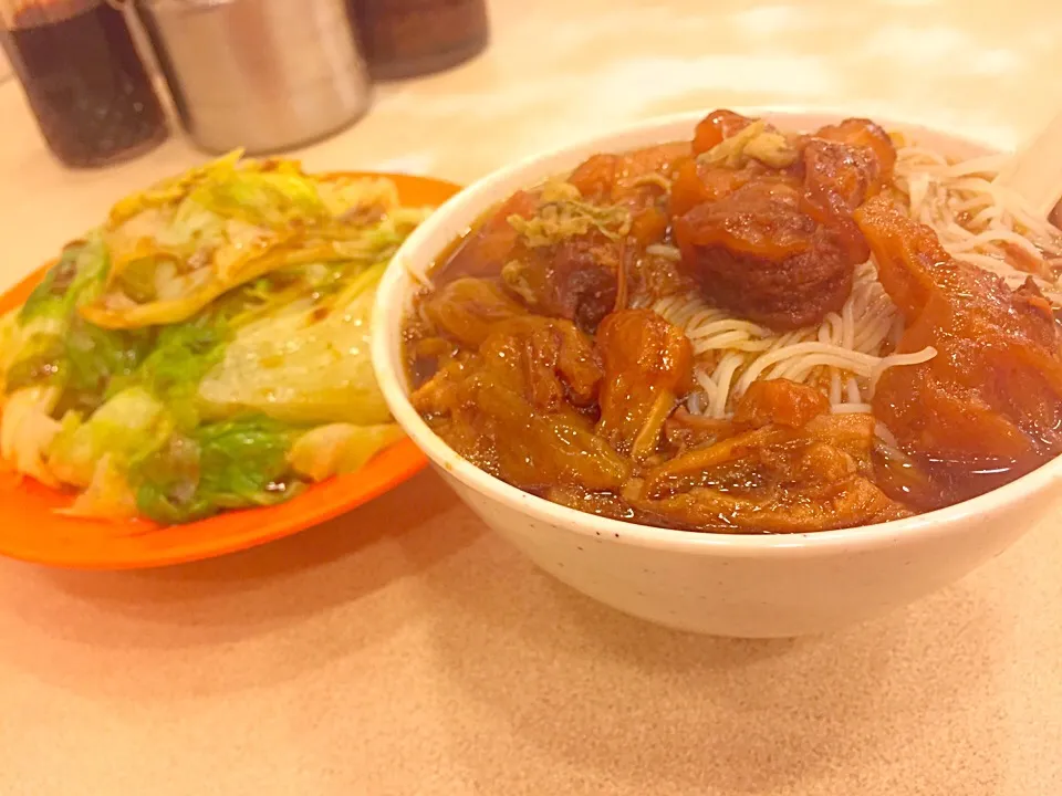 Tenderloin rice noodles and vegetables|Sky Blueさん