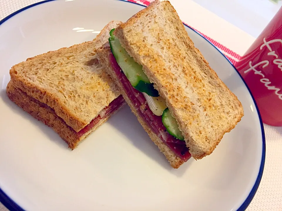 Snapdishの料理写真:🍞生ハム×カマンベールチーズサンド(*´罒`*)♡︎バターの代わりにココナッツオイル使用|🍅Mom.さん