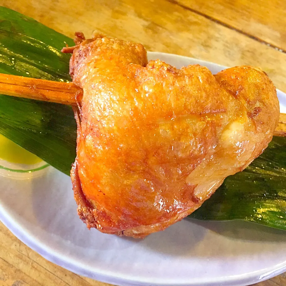 鳥モモ骨つき丸々素揚げ 390円|亀戸 養生蕎麦 高のさん