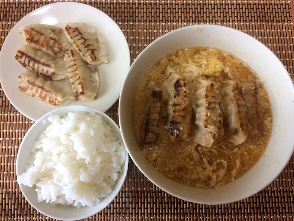 醤油ラーメン餃子ライス|ばーさんさん