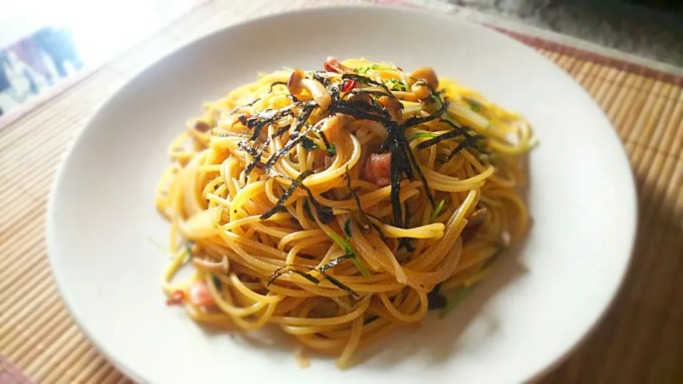 水菜&豆苗&ｼﾒｼﾞの塩昆布ﾍﾟﾍﾟﾛﾝ～🍝
の昼ごはん✨|kaz(*･ω･)さん