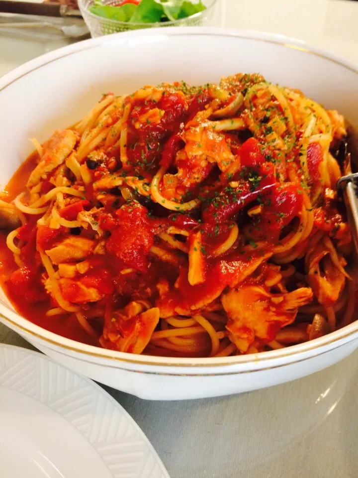 Snapdishの料理写真:☆水曜日の朝パスタ☆チキンとアサリのトマト🍅ソース|静香さん