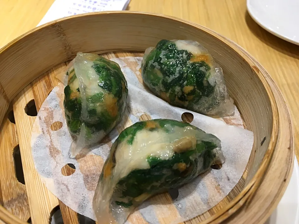 Snapdishの料理写真:Spinach dumplings  @ Tim Ho Wan|Ong Sor Fernさん