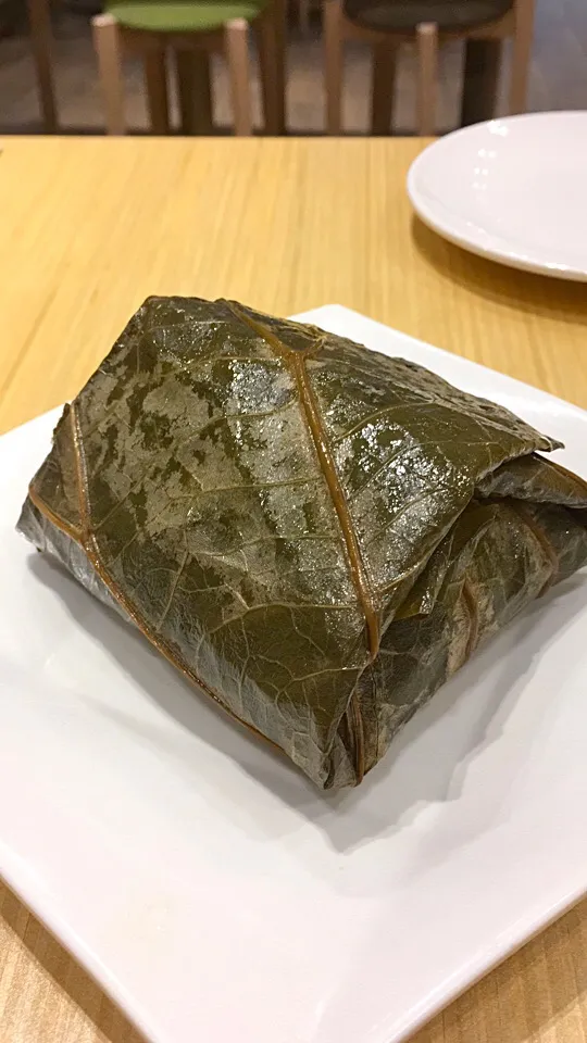 Glutinous rice in lotus leaf  @ Tim Ho Wan|Ong Sor Fernさん