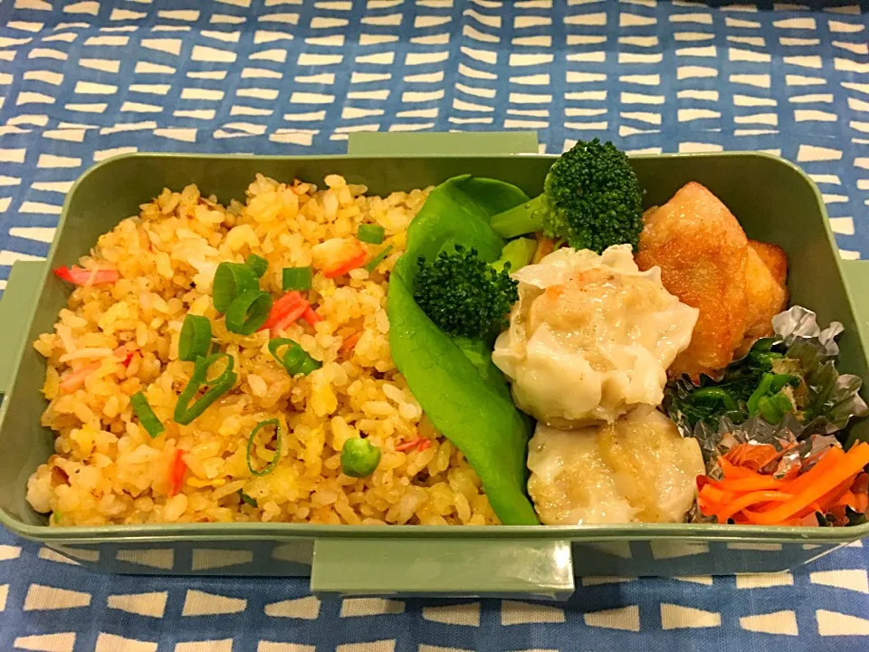 カニ?炒飯と焼売のお弁当。|Chiharuさん