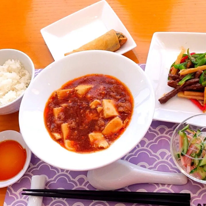 Snapdishの料理写真:麻婆豆腐・青椒肉絲・揚げ春巻き・中華風春雨サラダ|ぺこりっちさん