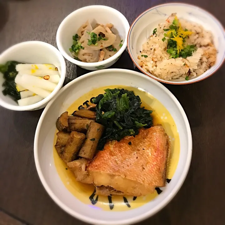 今夜は金目鯛の煮付け✨カニの炊き込みご飯✨|NanaMOさん