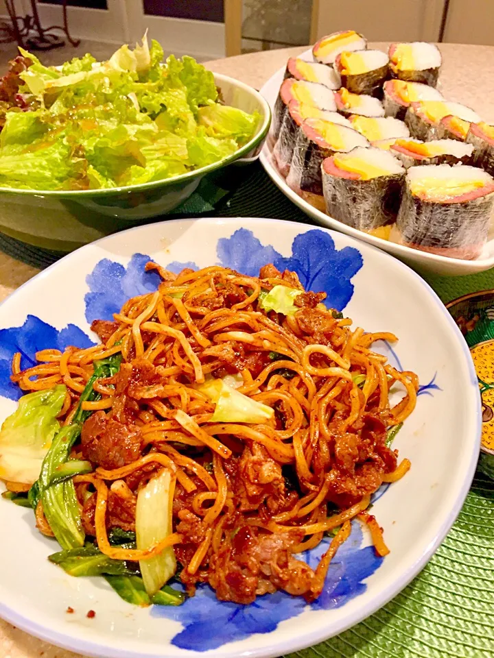 リクエストのダブル炭水化物😅
スパム卵焼きチーズおにぎり🍙
豚焼きそば🐽|Mayumiさん