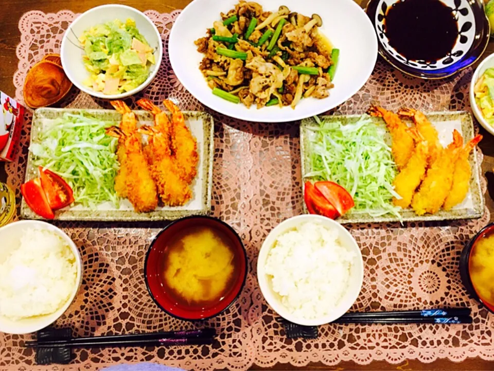 豚肉とアスパラとしめじのバター醤油炒め

海老フライ

キャベツと卵のサラダ

玉ねぎのお味噌汁

白米|ぴんさん