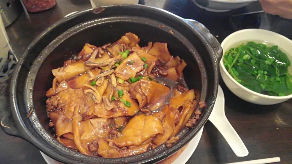 Snapdishの料理写真:#claypot #panmee #瓦煲板面|Li Yokeさん