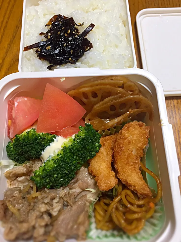 Snapdishの料理写真:12月1日 (ෆ ͒•∘̬• ͒)◞豚生姜焼き･エビフライ弁当🍱|かよっぺさん