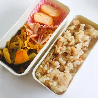 大人弁当🍱 
炊き込みご飯 
かぼちゎと蓮根の柚子胡椒和え 
だし巻き卵 
かまぼことコーンのサラダ|ちはさん