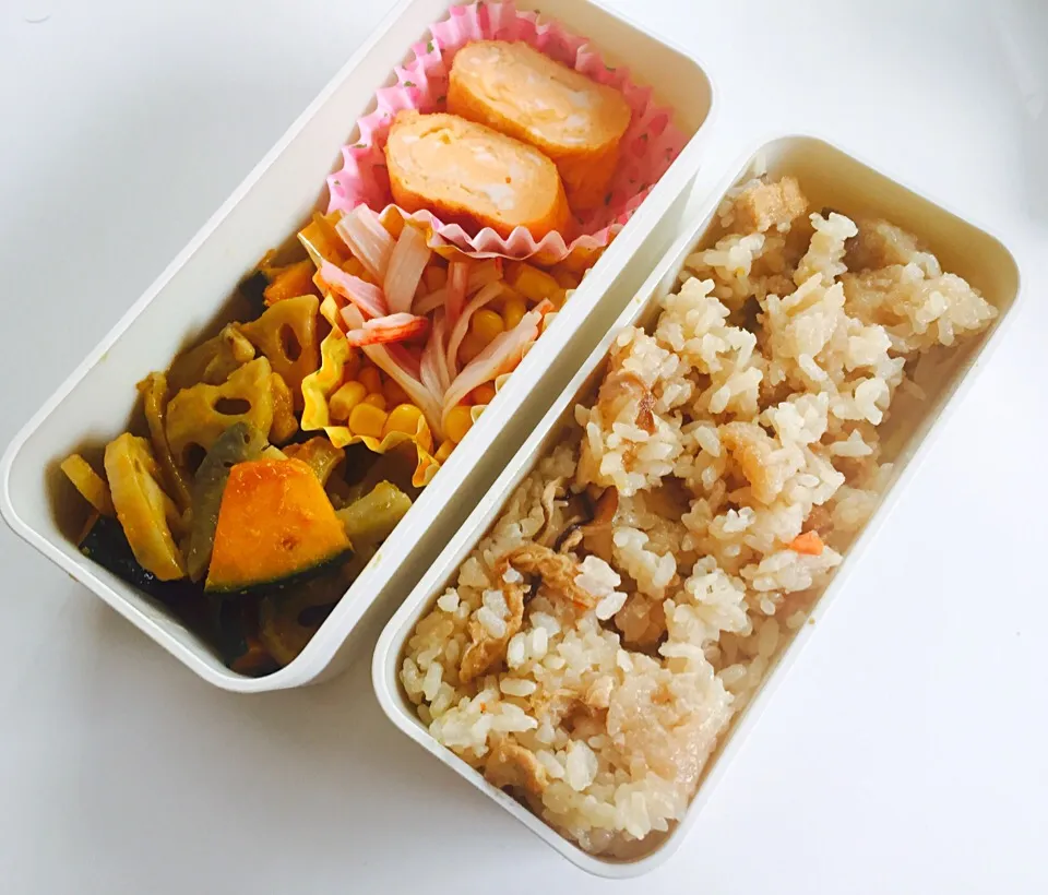 大人弁当🍱 
炊き込みご飯 
かぼちゎと蓮根の柚子胡椒和え 
だし巻き卵 
かまぼことコーンのサラダ|ちはさん