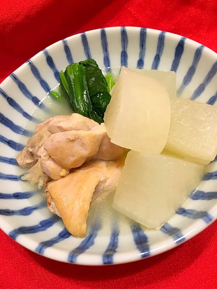 Snapdishの料理写真:めぐぴょんの 鶏肉と蕪の塩麹煮🎶を大根で😋🎶|まるまさん