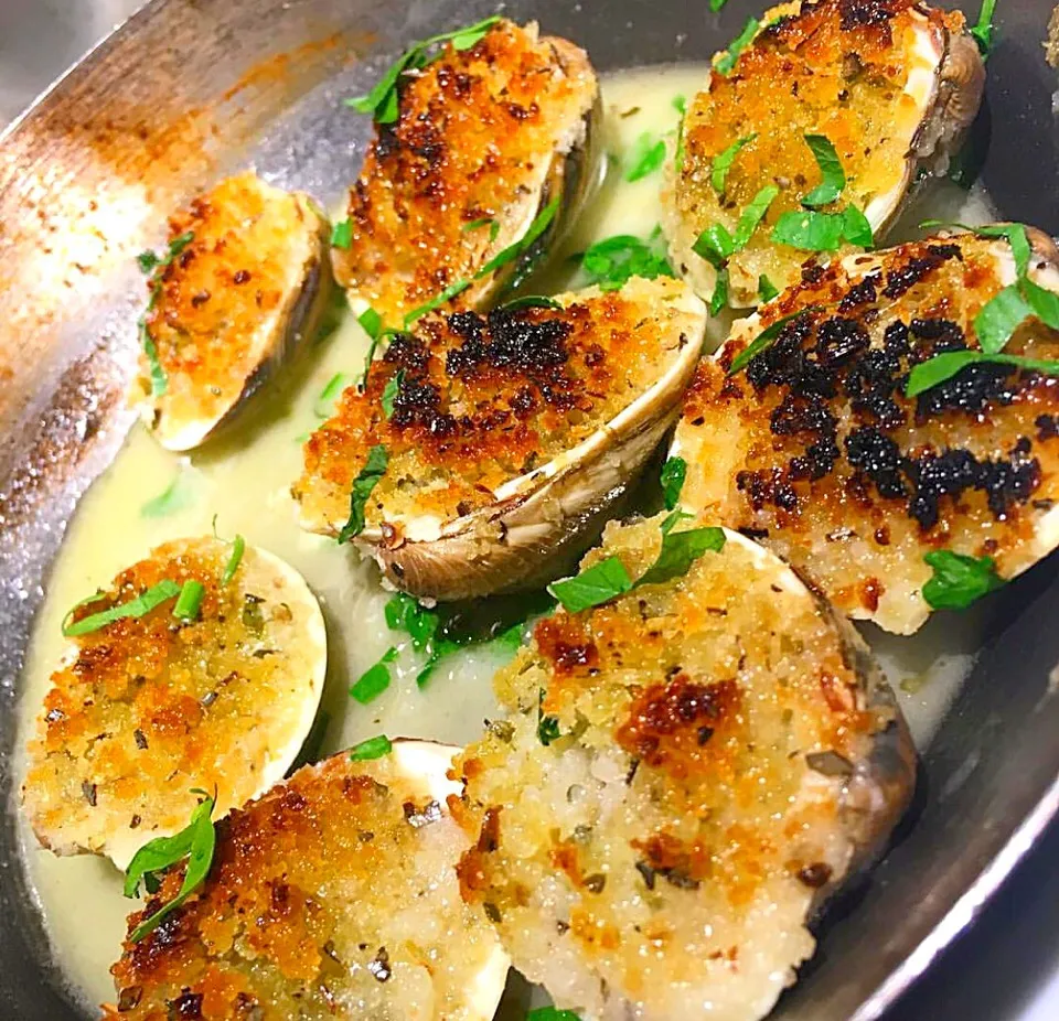 Vongole Oreganata~ baked clams with oregano & bread crumbs, garlic & white wine|🌺IAnneさん