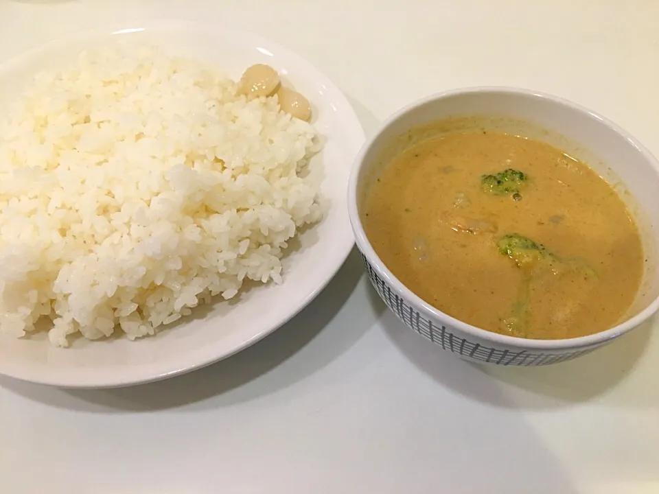 Snapdishの料理写真:えびとブロッコリーのオリジナルタイカレー@KOSUGI CURRY|カリー仙人さん