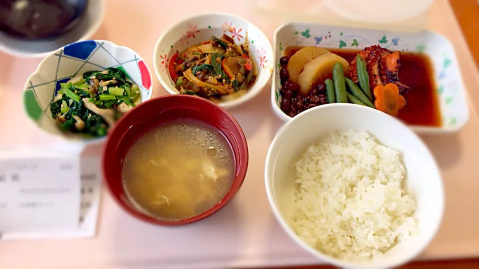 病院食ランチ（笑）小松菜のごまあえ、かき卵スープ、せろりとくるみの味噌和えたこと大根とあずき煮|hauuuu1113さん