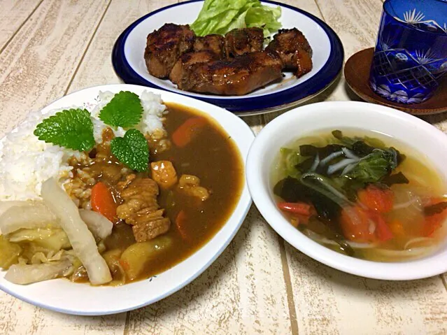 今日の男飯(＞人＜;)晩ご飯バージョン♬
鶏むね肉の照り焼き♬
ポークチキンカレーwithピクルス
and野菜コンソメSOUP♬|ひーちゃんさん