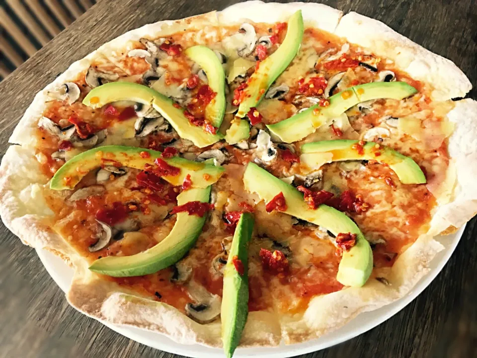 Mushroom, avocado, pecorino & chilli Pizza|Sergio Lacuevaさん