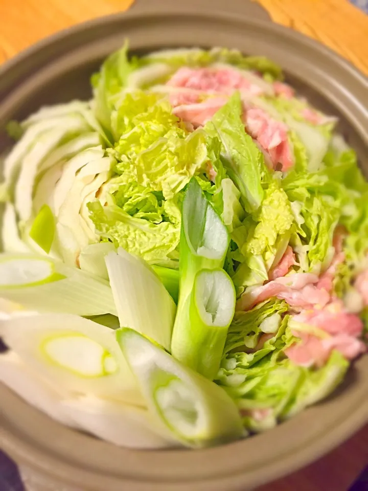 🍲豚バラと白菜のミルフィーユ🍲

次男坊のリクエスト😊
後は先日行ったネギフェスの
上州ネギ❣️
火を通すと甘みが増して
美味しかった〜😆👍|くらゆうさん