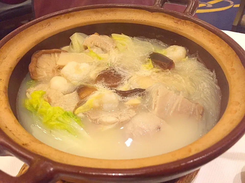 Assorted meat & Chinese cabbage soup in casserole|Sky Blueさん