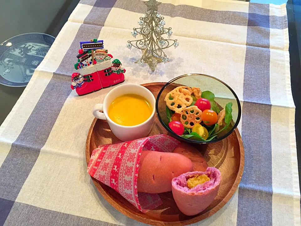 紫芋 焼き芋パン
カラフルトマトサラダ
南瓜と薩摩芋のポタージュ|Hitomiさん