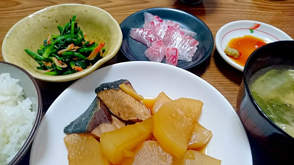 ・ぶり大根
・鯛の刺身
・ほうれん草のおひたし
・白菜の味噌汁|ようかんさん