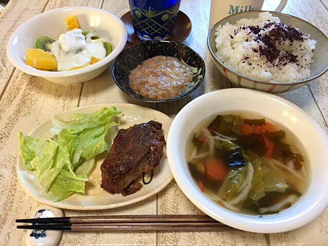 Snapdishの料理写真:今日の男飯(＞人＜;)朝ごはんバージョン♬
鶏むね肉の照り焼き♬and野菜コンソメSOUP♬and納豆andしそごはんandネーブルとキウイのヨーグルト♬|ひーちゃんさん